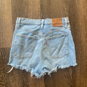 Women’s Levi jean shorts